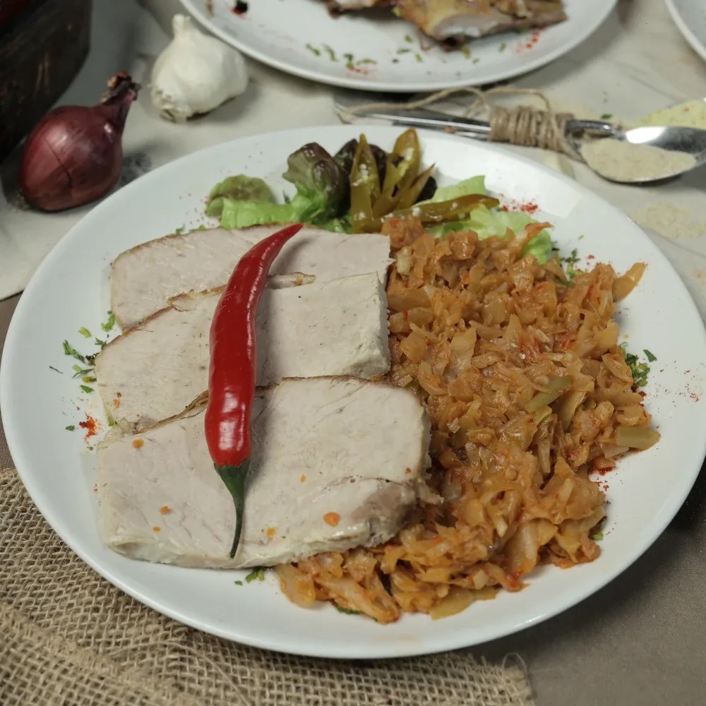 Friptură de porc pe varză